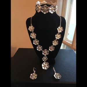 Silvertone Flower Set